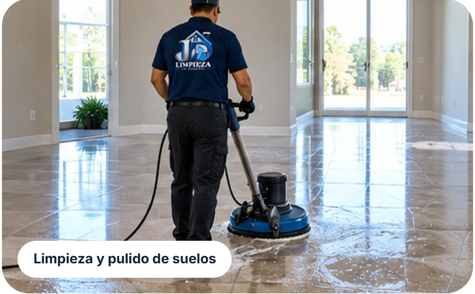 Profesional realizando limpieza y pulido de un suelo brillante